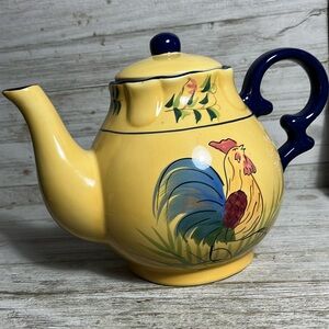 Farmhouse Yellow ROOSTER Teapot